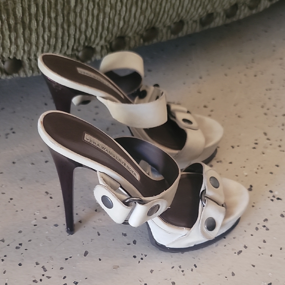 Vera Wang Cream and Brown Stiletto Heels 🤎